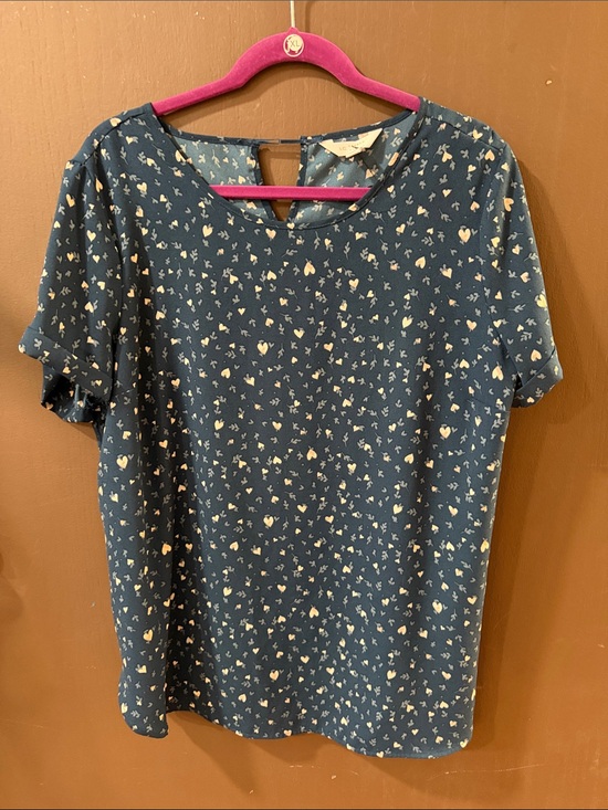 LC Lauren Conrad Tops - LC Lauren Conrad Teal Short Sleeve Blouse with Cream Heart Print